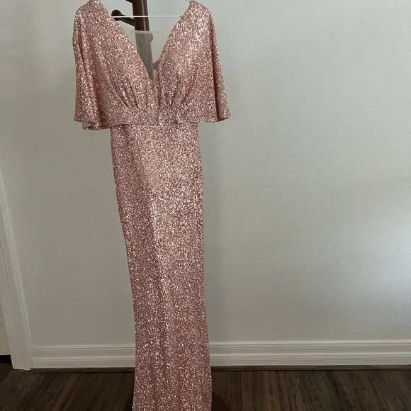 Beautiful dress - Picture 5 of 5